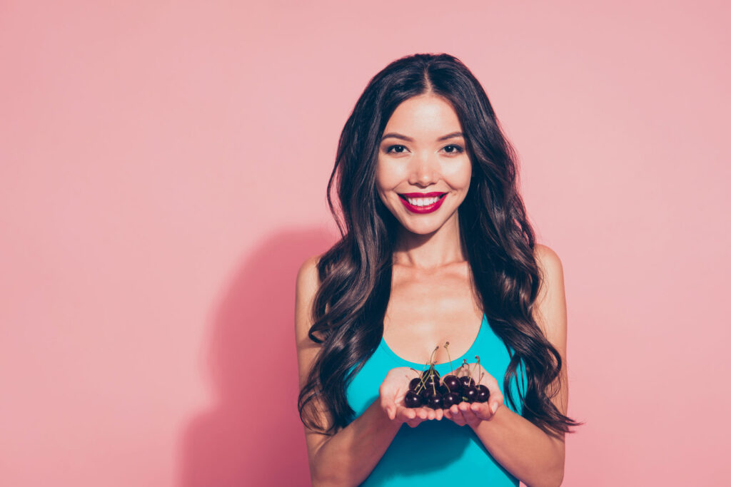 10 Signs a Filipino girl is into you